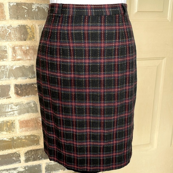 Vintage Liz Claiborne Plaid Wool Pencil Skirt Preppy Charcoal Red Blue Size 8P - Picture 3 of 11
